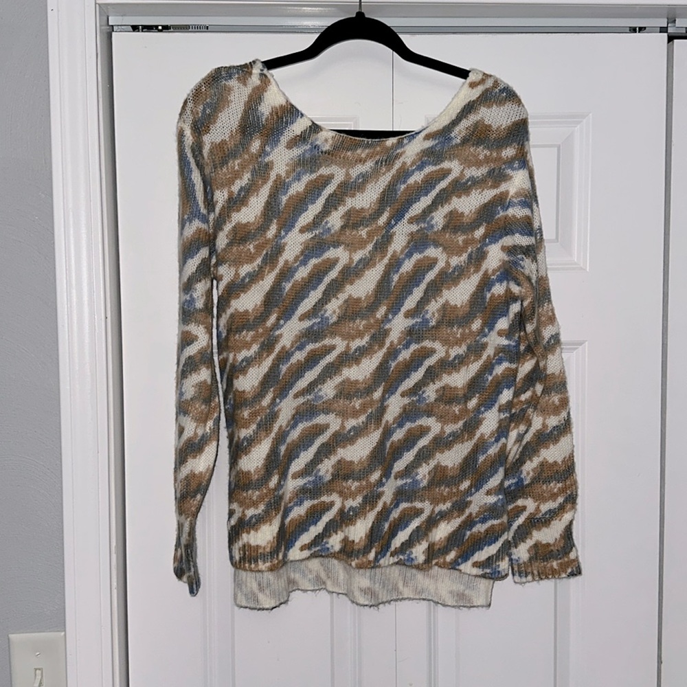 Jessica Simpson back vneck sweater size medium